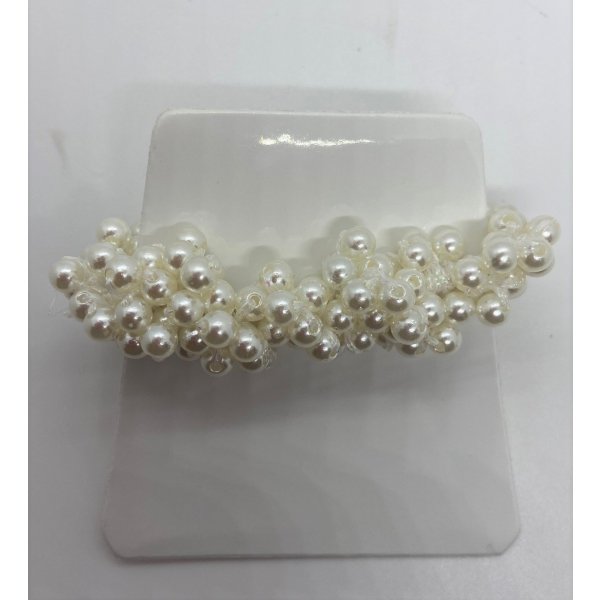White pearl scrunchie